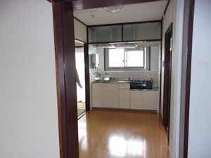 玄関〜キッチン