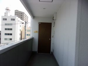 外から見た玄関